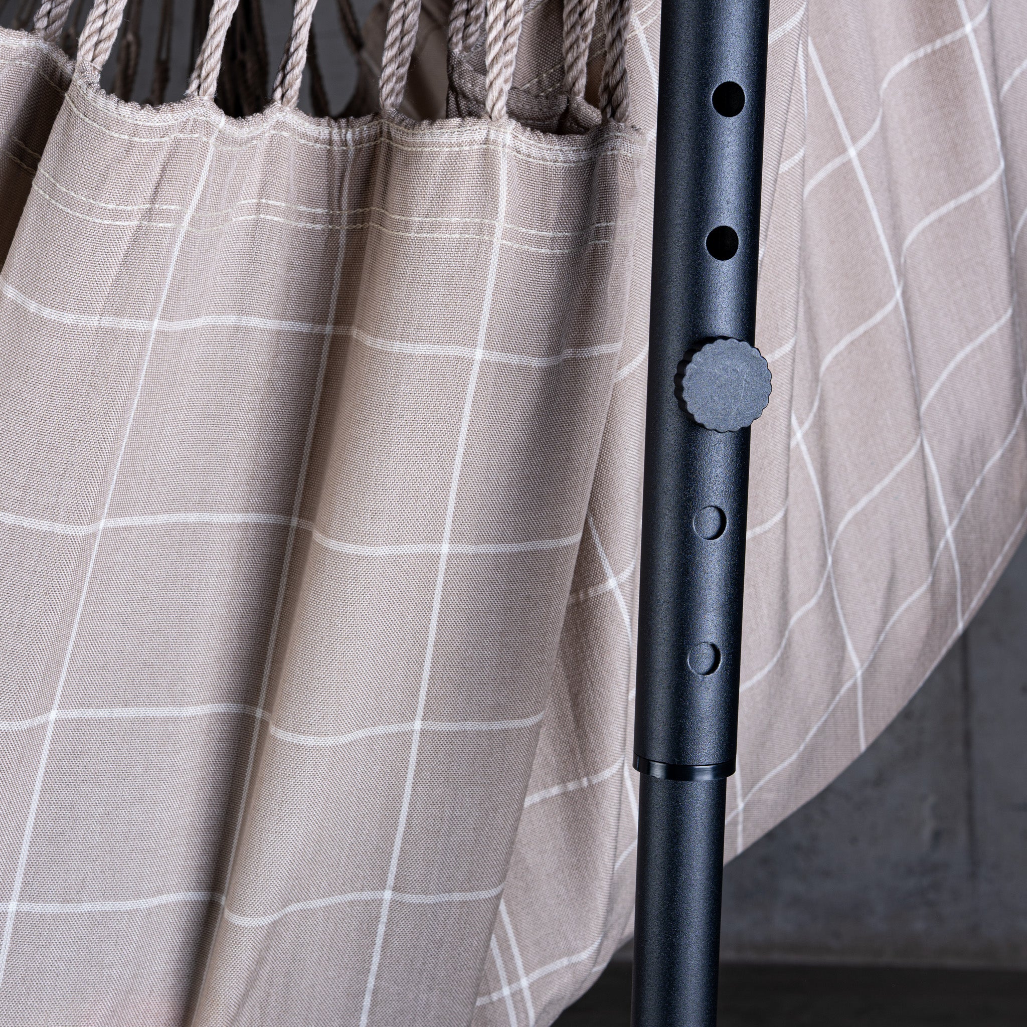 Fiji Outdoor Almond – Hängesessel Comfort Size Outdoor mit verzinktem Stahl-Gestell - Image 3