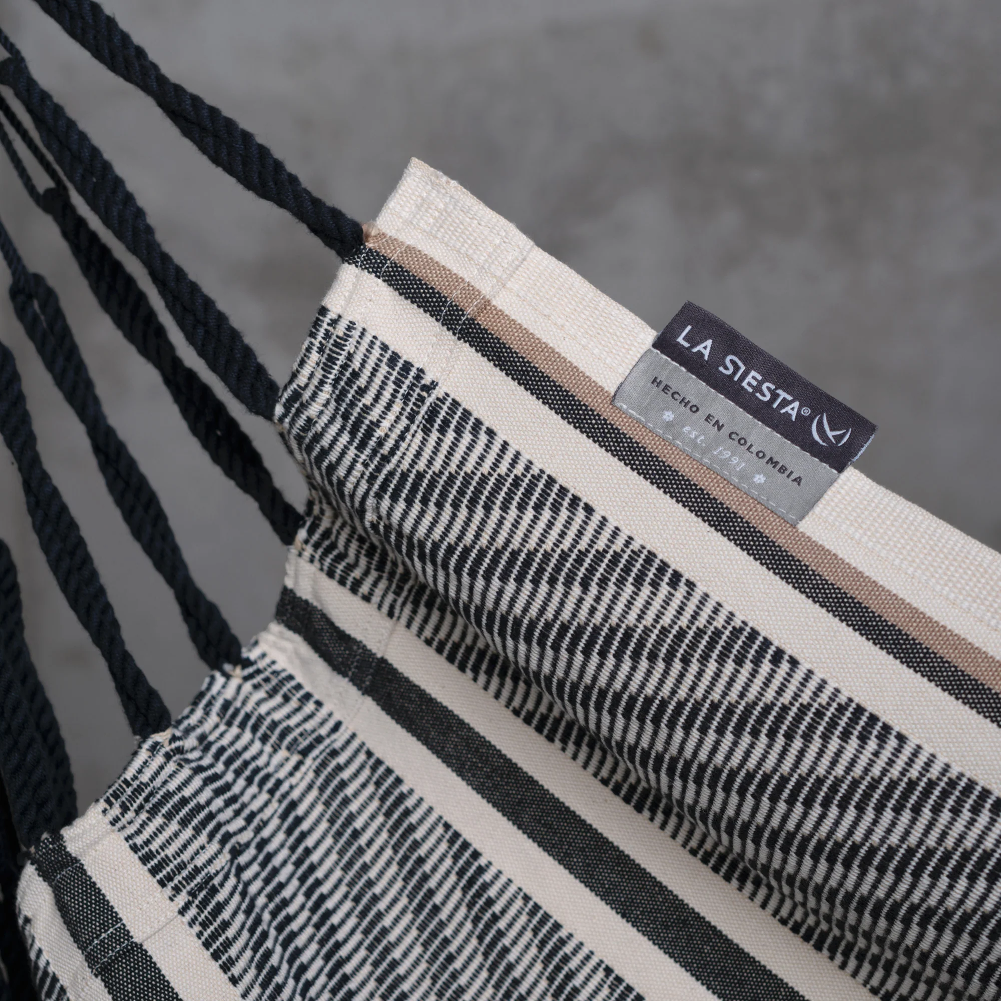 Udine Organic Zebra - Hängesessel aus Bio-Baumwolle mit Gestell aus FSC®-zertifiziertem Eukalyptus - Image 5